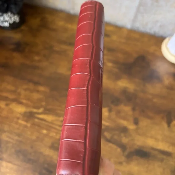 Michael Kors Jet Set smartphone wristlet burgundy crocodile-embossed design - Picture 10 of 13